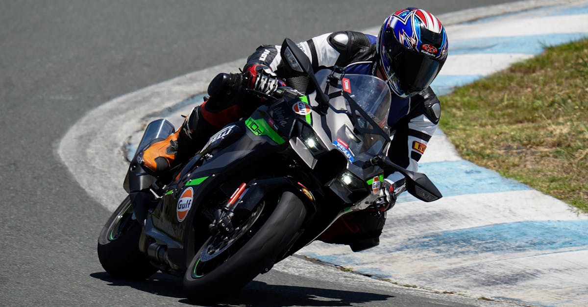 découvrez notre assurance moto qui vous offre une protection complète pour votre véhicule. bénéficiez d'une couverture adaptée à vos besoins, d'une assistance rapide et de tarifs compétitifs. protégez votre conduite avec confiance grâce à notre service fiable et personnalisé.