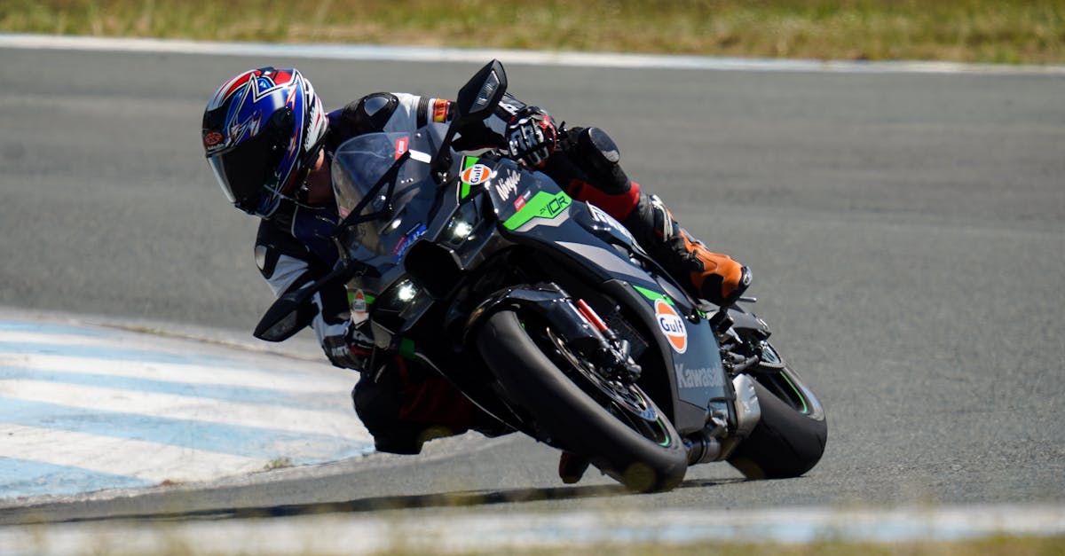 découvrez notre simulateur d'assurance moto pour comparer facilement les offres et trouver la couverture idéale qui correspond à vos besoins. économisez sur votre prime d'assurance tout en protégeant votre véhicule.