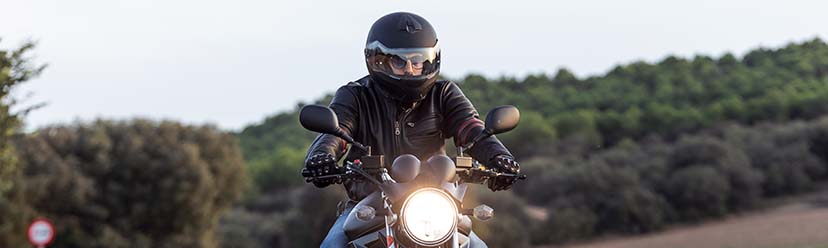 découvrez notre assurance moto en ligne, simple et rapide à souscrire. protégez votre biker avec des couvertures adaptées à vos besoins et profitez de tarifs compétitifs. roulez sereinement avec une assurance fiable à portée de clic !