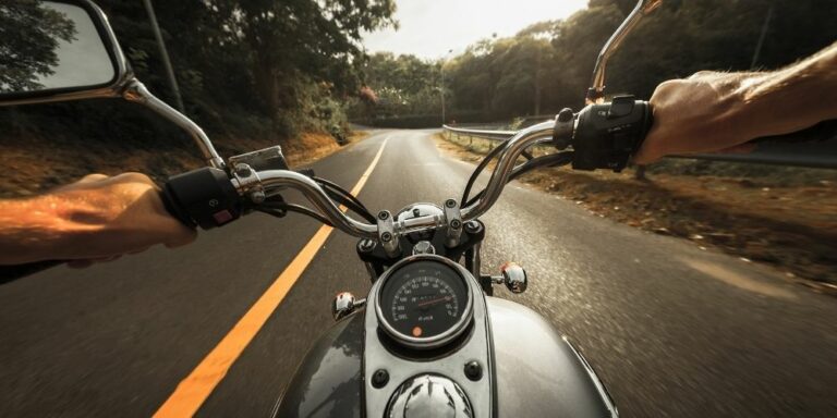 découvrez les meilleures offres d'assurance moto pas cher à la réunion. protégez votre véhicule tout en réalisant des économies, grâce à des solutions adaptées à vos besoins et à votre budget.