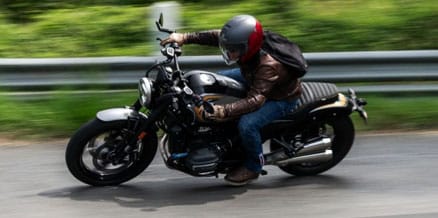 découvrez notre assurance moto simplifiée, conçue pour vous offrir une couverture adaptée à vos besoins. profitez d'une souscription rapide et sans tracas, avec des garanties personnalisables pour rouler en toute sérénité. obtenez votre devis en ligne en quelques clics.