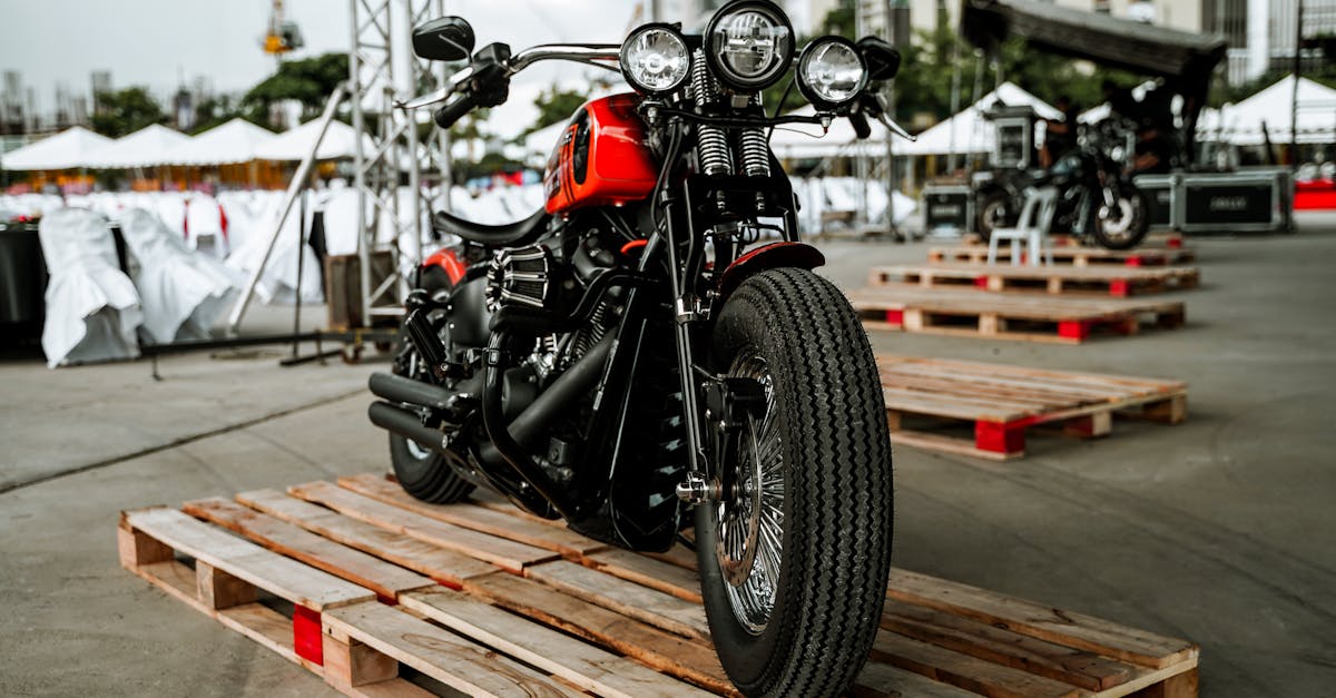 obtenez la meilleure assurance pour votre moto avec notre guide complet. protégez-vous contre les imprévus tout en profitant de la route en toute sérénité. comparez les offres, découvrez des conseils d'experts et choisissez la couverture adaptée à vos besoins. assurez votre liberté sur deux roues !