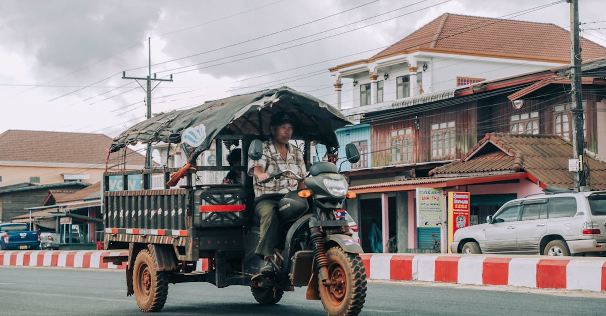 découvrez notre scooter trois roues puissant, alliant performance et sécurité pour une conduite agréable et stable. idéal pour tous les âges, il vous offre confort et maniabilité sur tous les terrains.