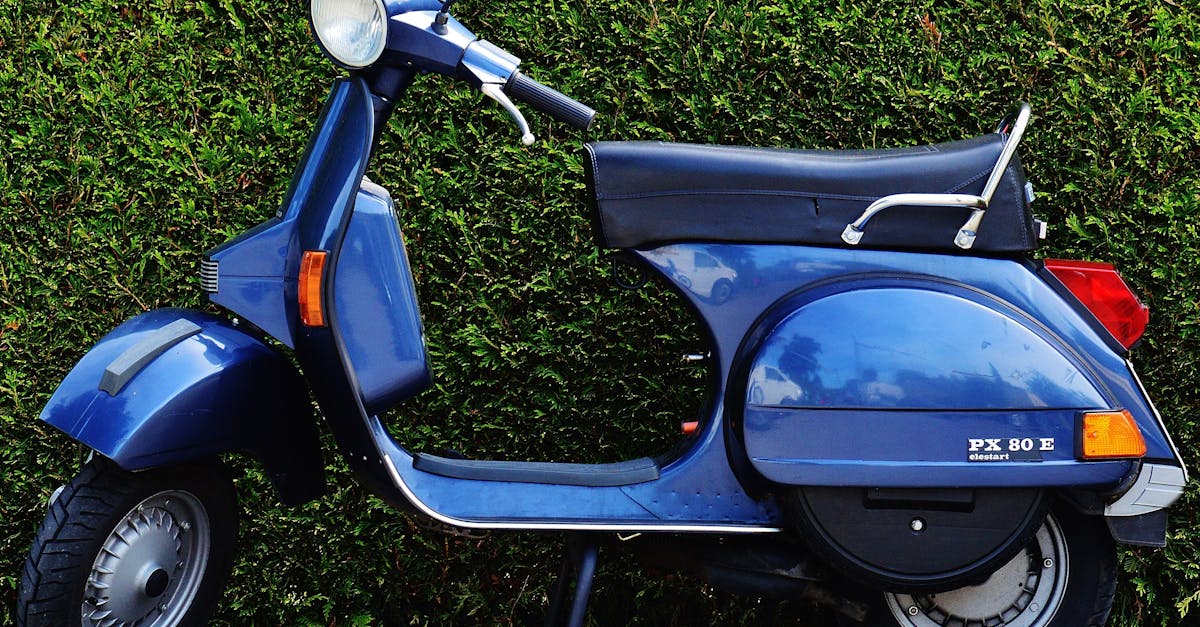 découvrez notre scooter à trois roues, alliant sécurité et confort pour une conduite stable et agréable. idéal pour les trajets quotidiens ou les promenades, ce scooter vous offre une expérience de mobilité unique et accessible.