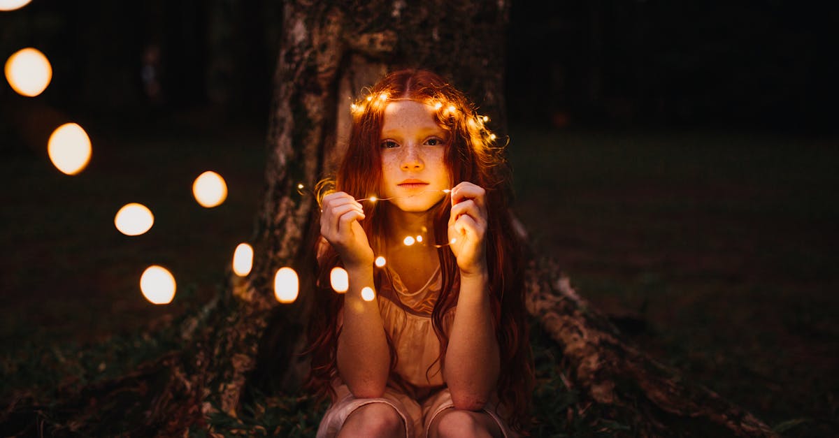 découvrez l'univers fascinant des cheveux roux : astuces de soins, tendances de coiffure et conseils pour sublimer votre couleur flamboyante. apprenez à mettre en valeur votre chevelure rousse avec style et assurance.