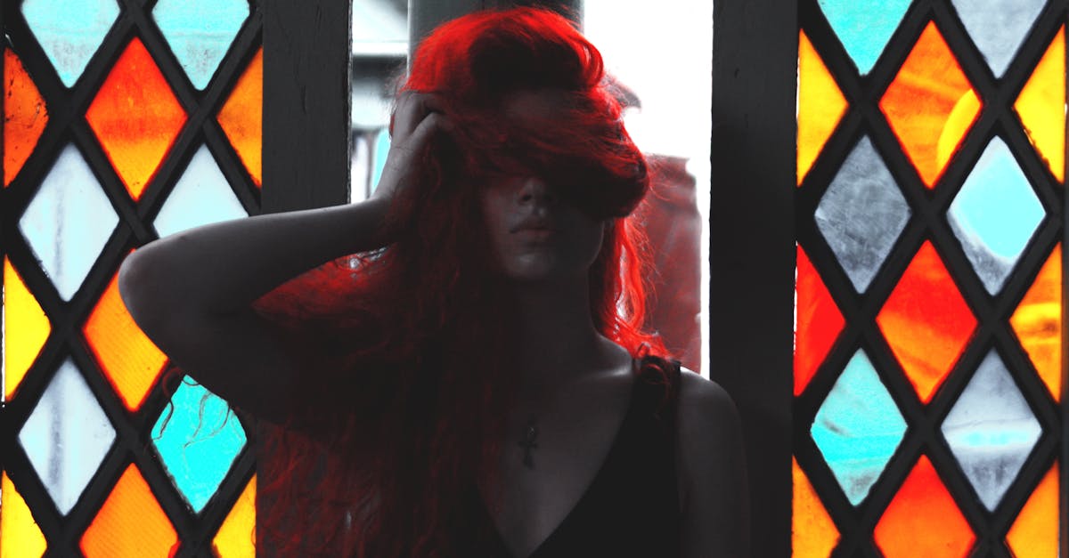 découvrez les secrets des cheveux roux ! que vous cherchiez des astuces pour entretenir votre couleur, des idées de coiffures tendance ou des conseils de soin, plongez dans l'univers flamboyant des cheveux rouges et mettez en valeur votre éclat naturel.