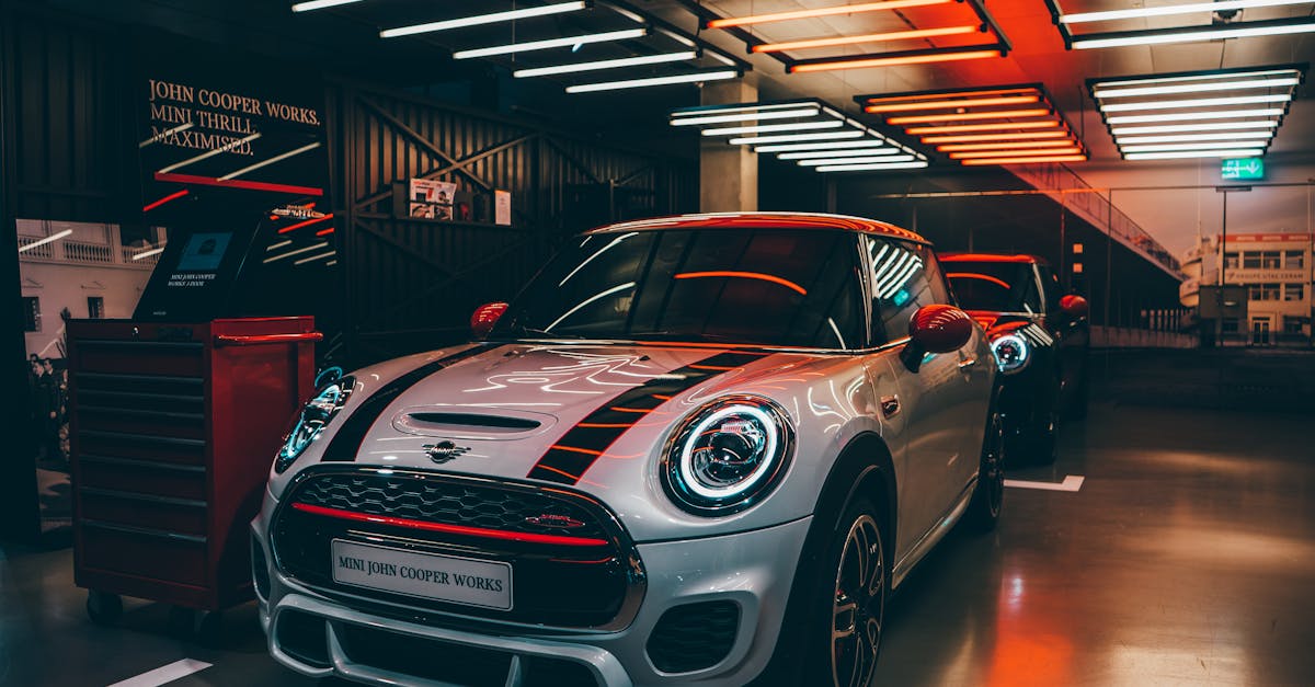 découvrez la bmw r1250r, une moto alliant puissance et élégance. avec son moteur performant et son design ergonomique, elle offre une expérience de conduite inégalée. parfaite pour les amateurs de routes sinueuses et les trajets quotidiens, la r1250r incarne l'esprit de liberté de la marque allemande.