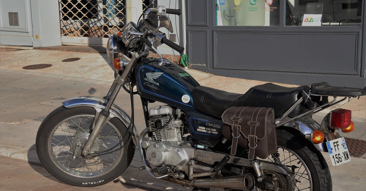 découvrez la bsr 125, une moto légère et agile parfaite pour les jeunes conducteurs et les débutants. profitez de sa maniabilité, de sa fiabilité et de son style moderne pour vous déplacer en toute liberté en ville et sur route. apprenez à maîtriser votre conduite avec facilité grâce à ce modèle conçu pour allier performance et confort.