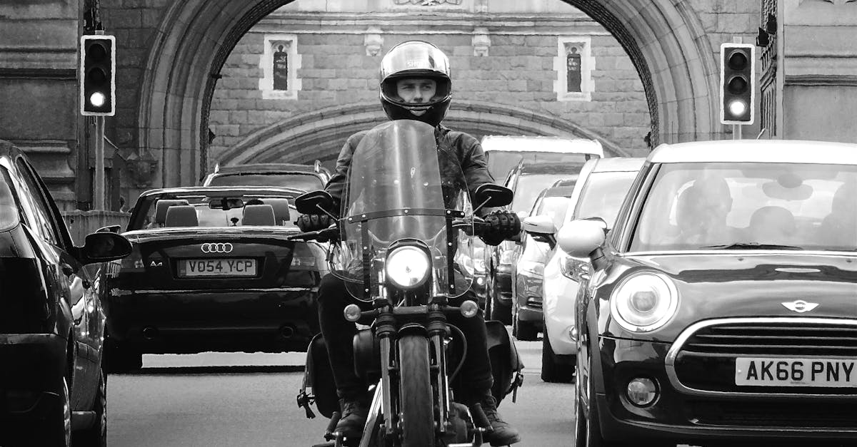 découvrez le coût d'obtention d'un permis de conduire moto en france. explorez les frais associés au passage de l'examen, aux cours de formation et aux documents requis pour rouler légalement à moto.