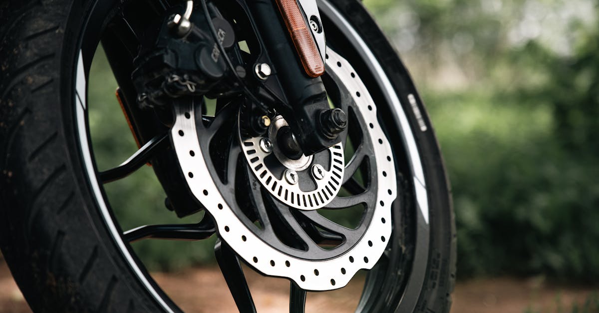 obtenez votre permis de moto facilement avec notre guide complet. découvrez les exigences, les étapes essentielles et des conseils pratiques pour passer votre examen de conduite et rouler en toute sécurité sur deux roues.