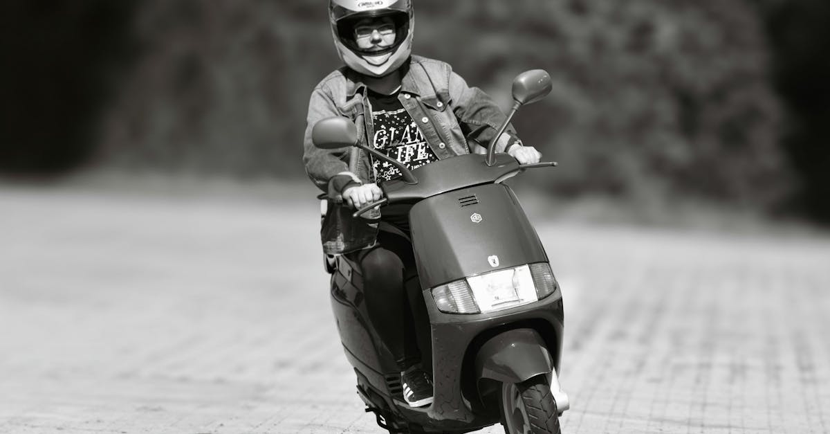 découvrez notre guide complet sur l'assurance scooter, incluant des conseils pour choisir la meilleure couverture, comparer les offres et comprendre les garanties essentielles pour rouler en toute sécurité.